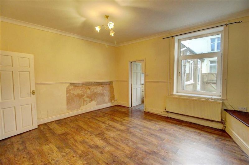 3 bed End Terrace House For Auction