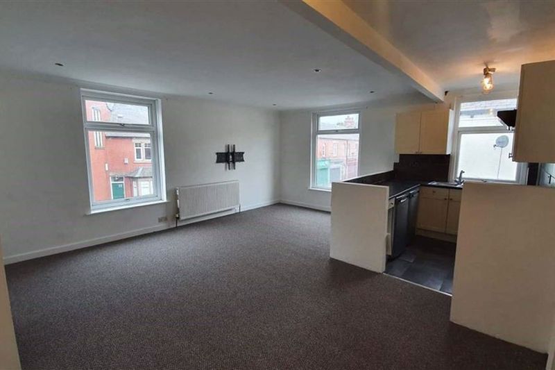 2 bed Flat For Auction