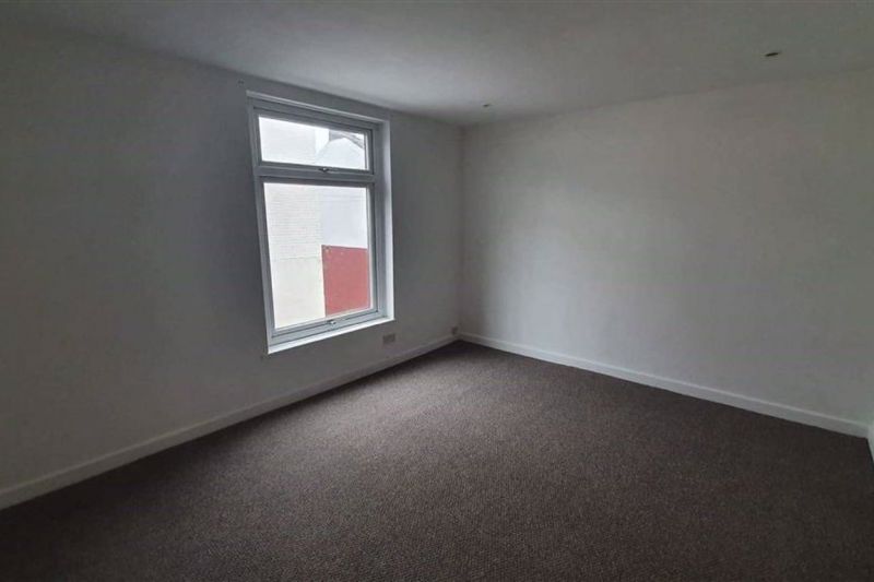 2 bed Flat For Auction