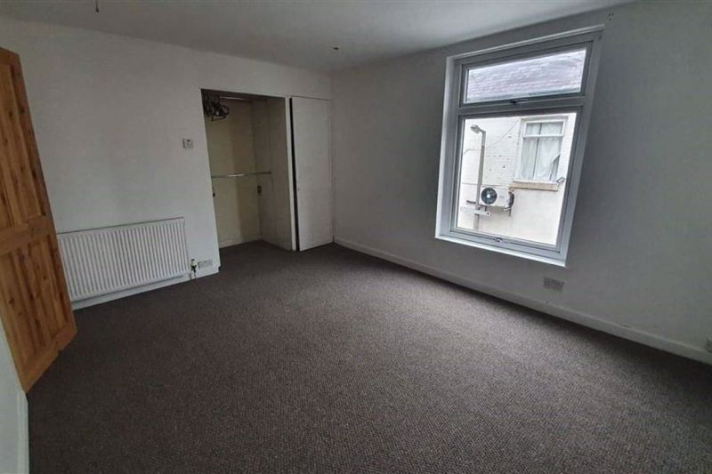 2 bed Flat For Auction