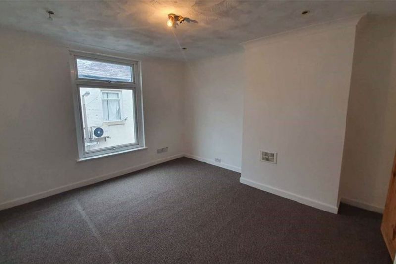 2 bed Flat For Auction