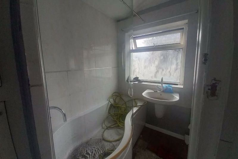 3 bed Detached House For Auction