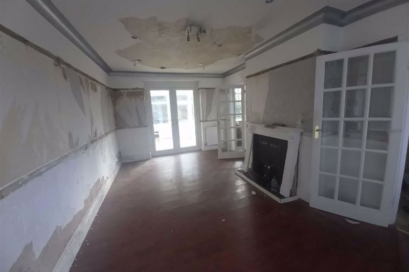 3 bed Detached House For Auction