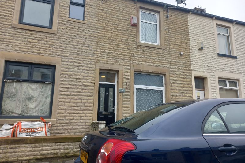 2 bed Terraced House For Auction