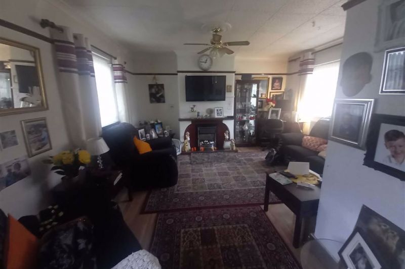 2 bed Terraced House For Auction