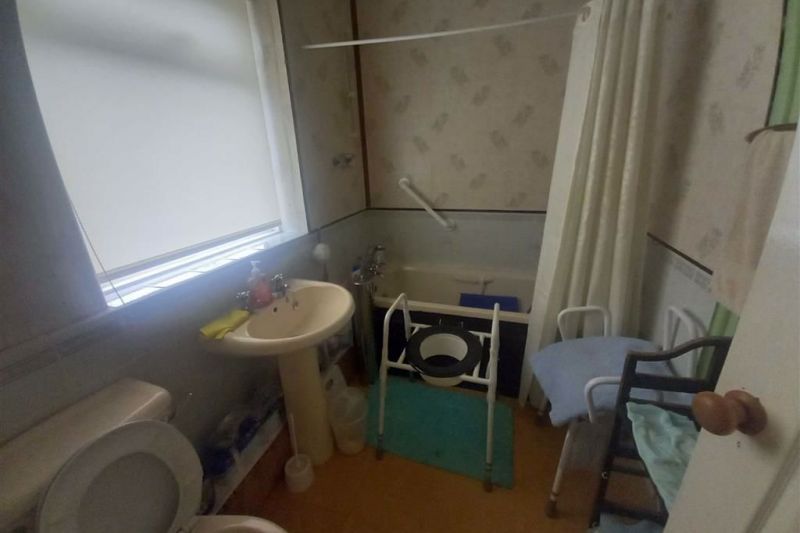 2 bed Terraced House For Auction