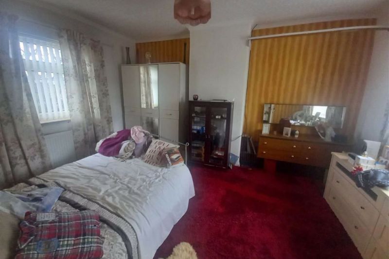 2 bed Terraced House For Auction