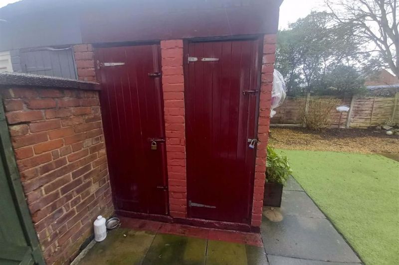 2 bed Terraced House For Auction