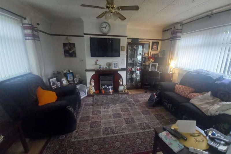 2 bed Terraced House For Auction