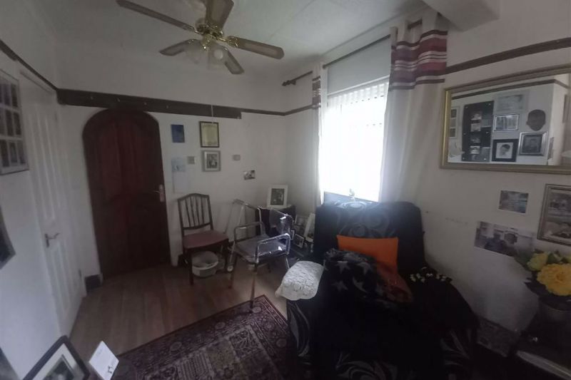 2 bed Terraced House For Auction