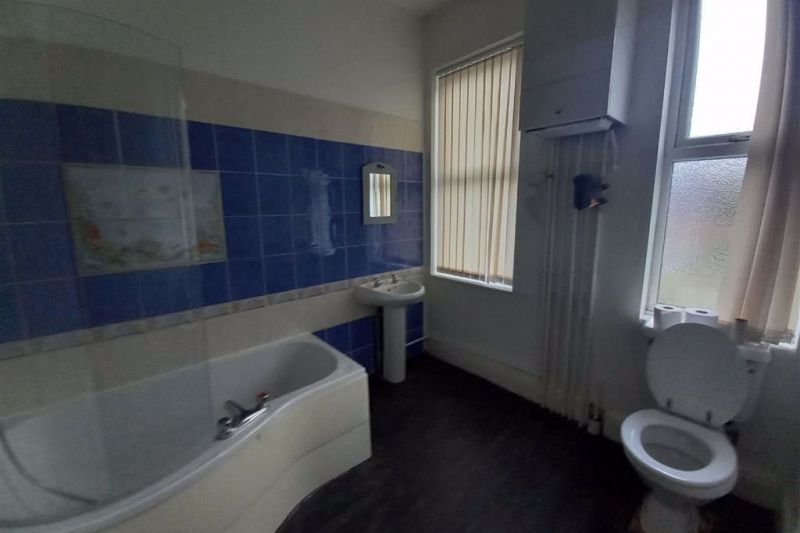 4 bed Detached House For Auction