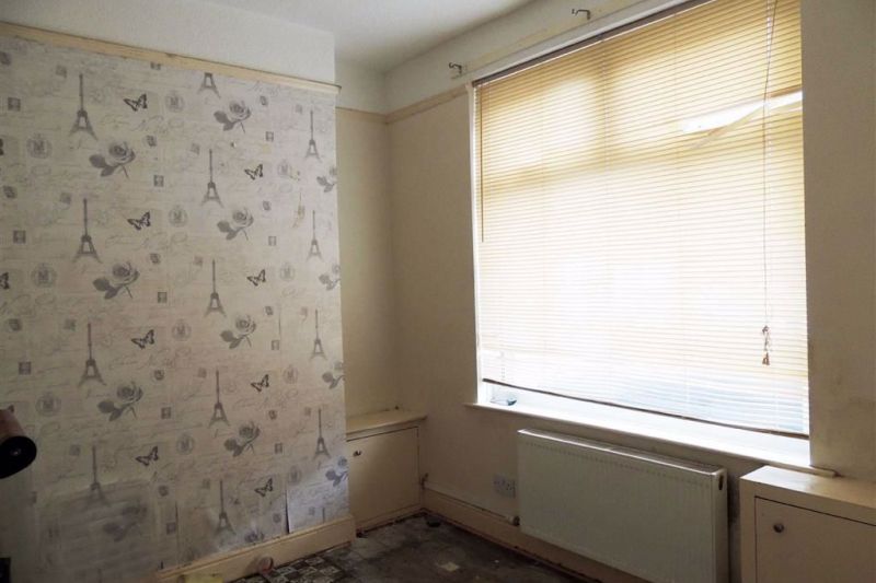 2 bed Terraced House For Auction