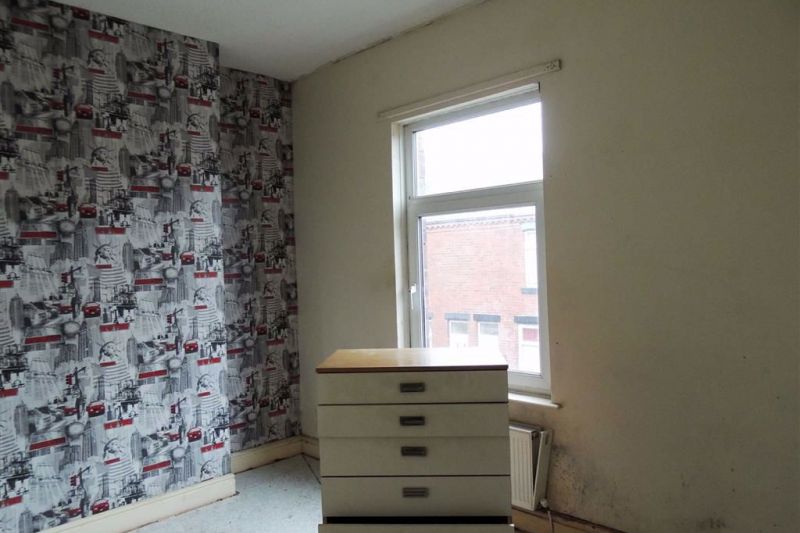 2 bed Terraced House For Auction