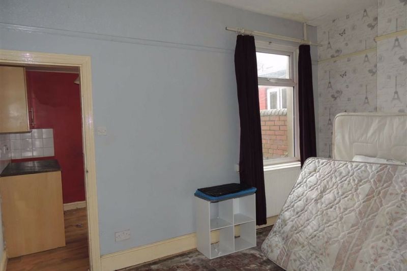 2 bed Terraced House For Auction