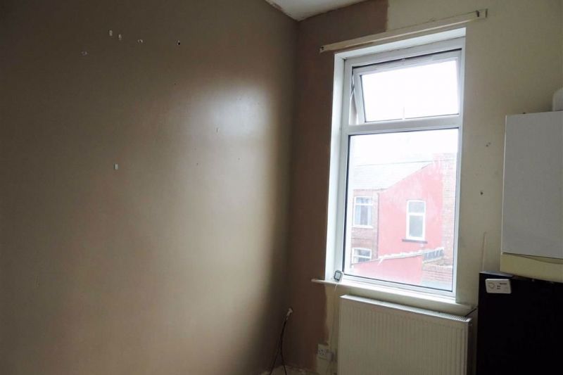 2 bed Terraced House For Auction