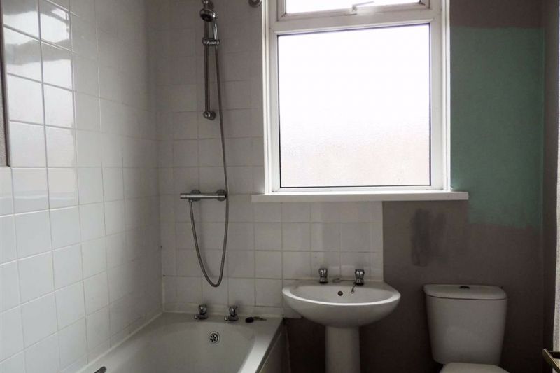 2 bed Terraced House For Auction