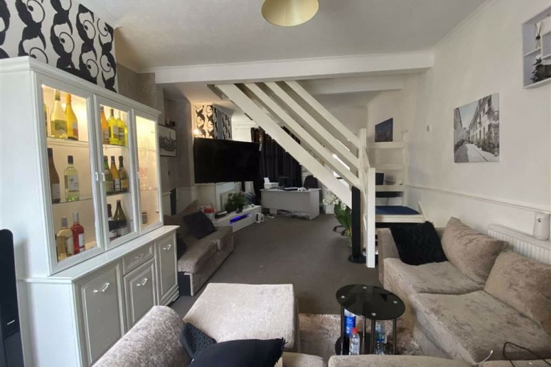 2 bed Terraced House For Auction