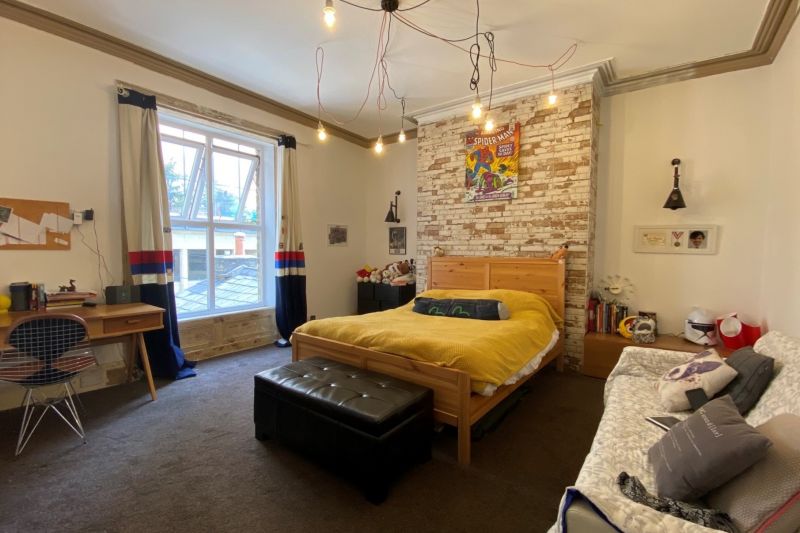 6 bed Terraced House For Auction