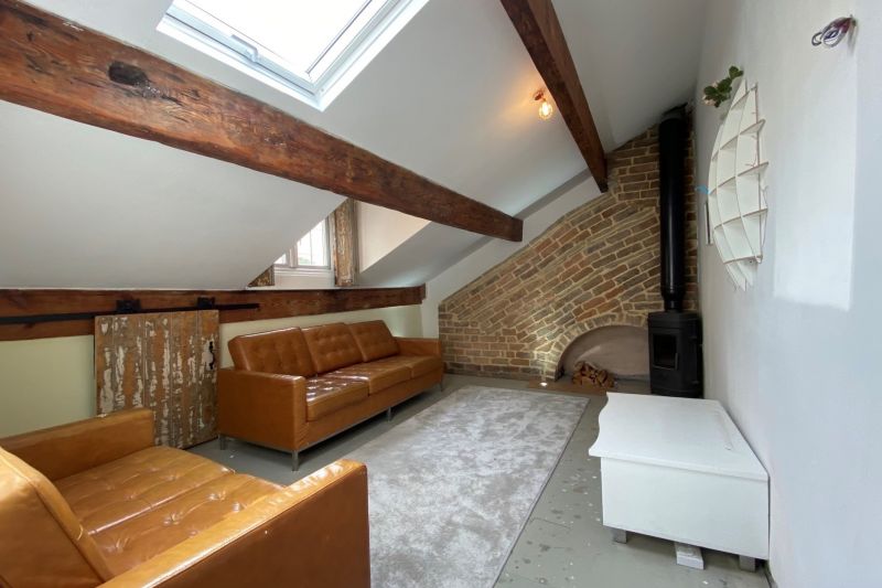 6 bed Terraced House For Auction