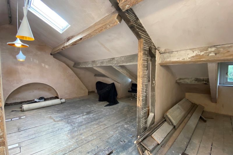 6 bed Terraced House For Auction