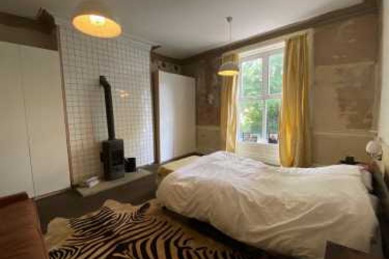 6 bed Terraced House For Auction