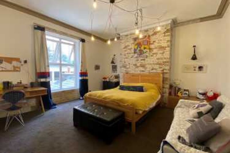 6 bed Terraced House For Auction