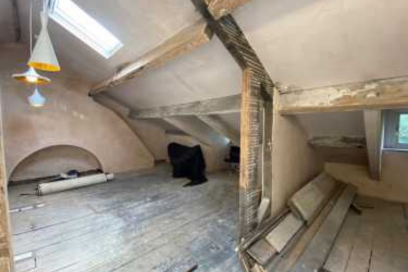 6 bed Terraced House For Auction