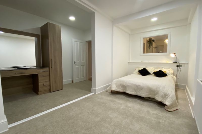 6 bed Terraced House For Auction