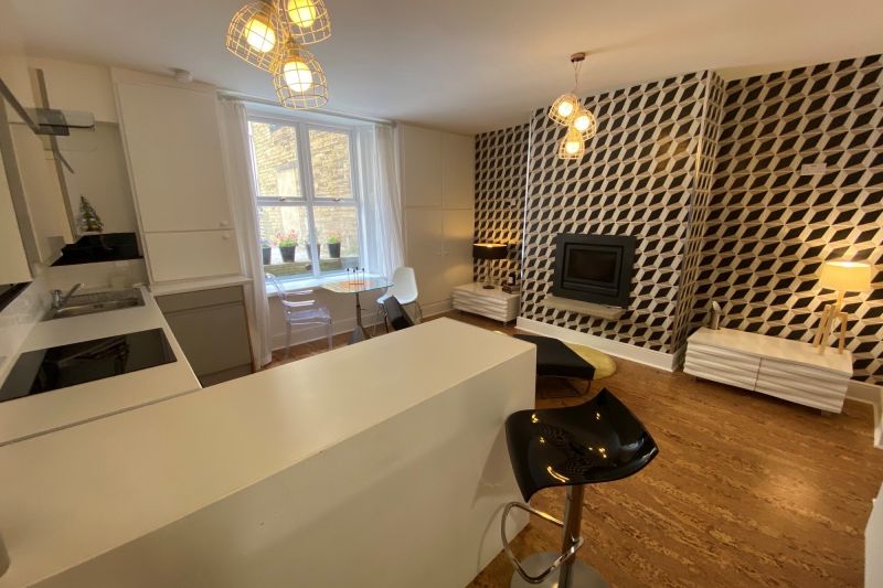 6 bed Terraced House For Auction