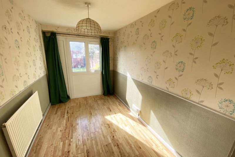 2 bed Terraced House For Auction