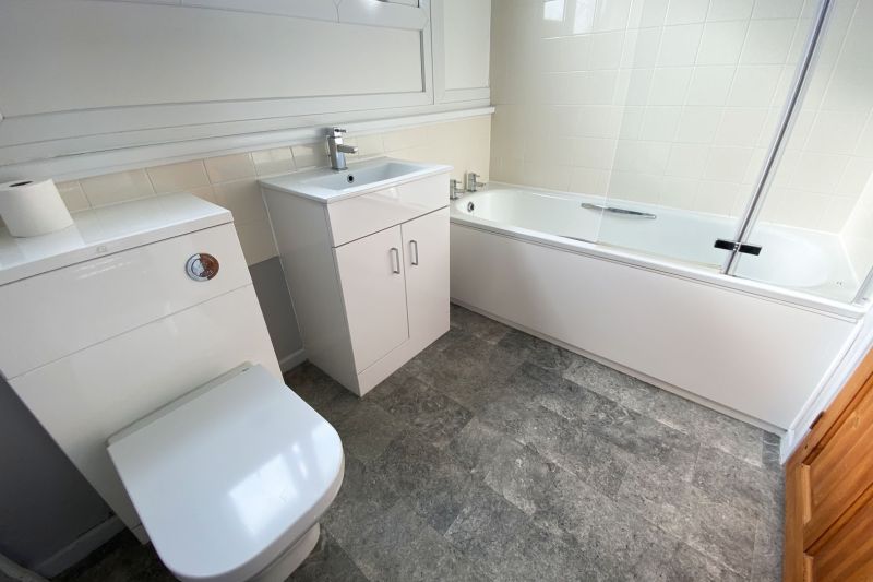2 bed Terraced House For Auction