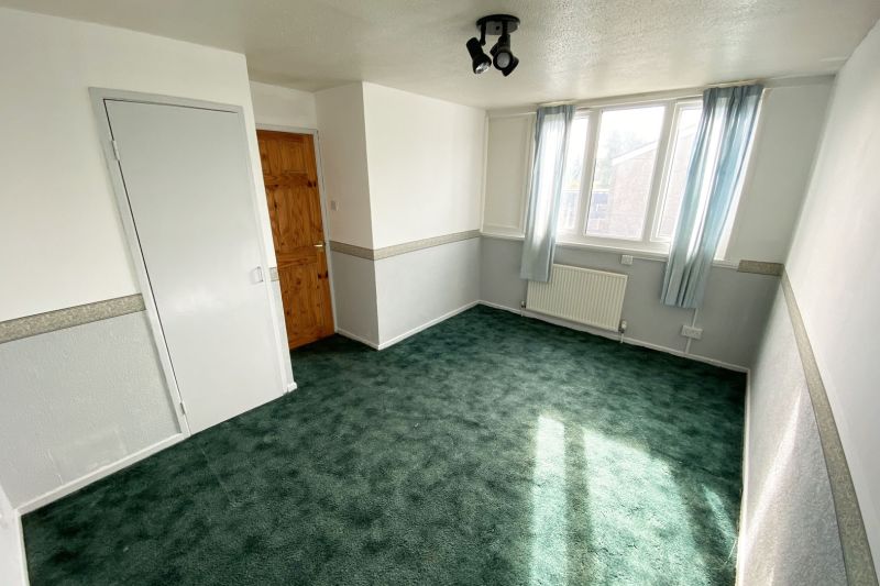 2 bed Terraced House For Auction