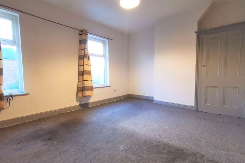 2 bed Terraced House For Auction