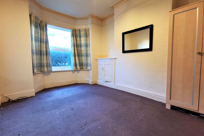 2 bed Terraced House For Auction