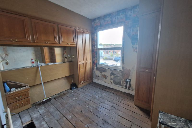3 bed Terraced House For Auction