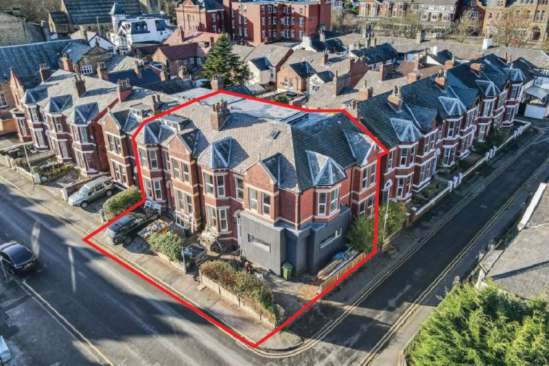 12 bed House For Auction