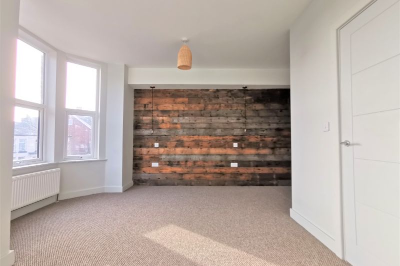 12 bed House For Auction