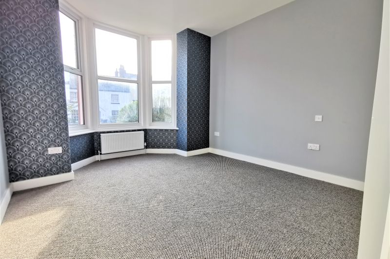 12 bed House For Auction