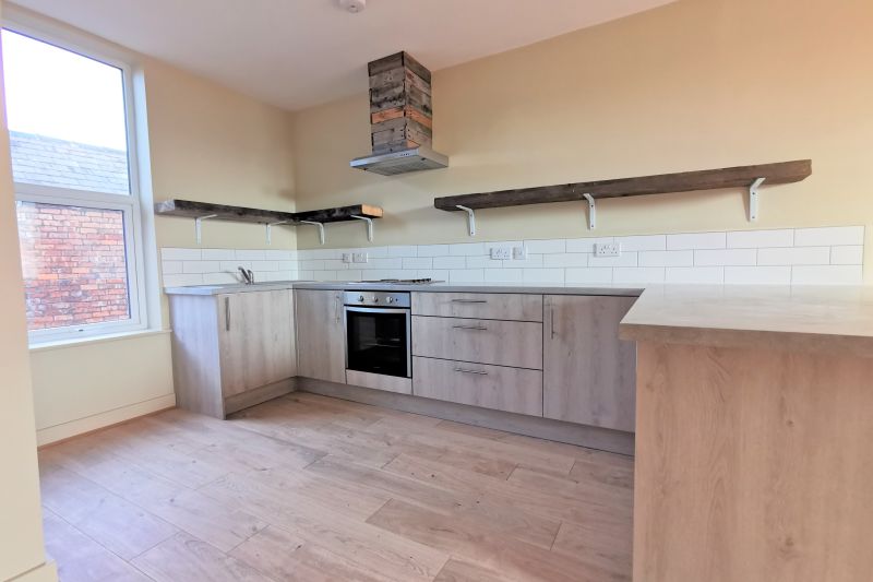 12 bed House For Auction