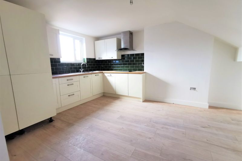 12 bed House For Auction