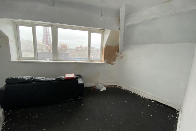 8 bed Commercial Investment For Auction