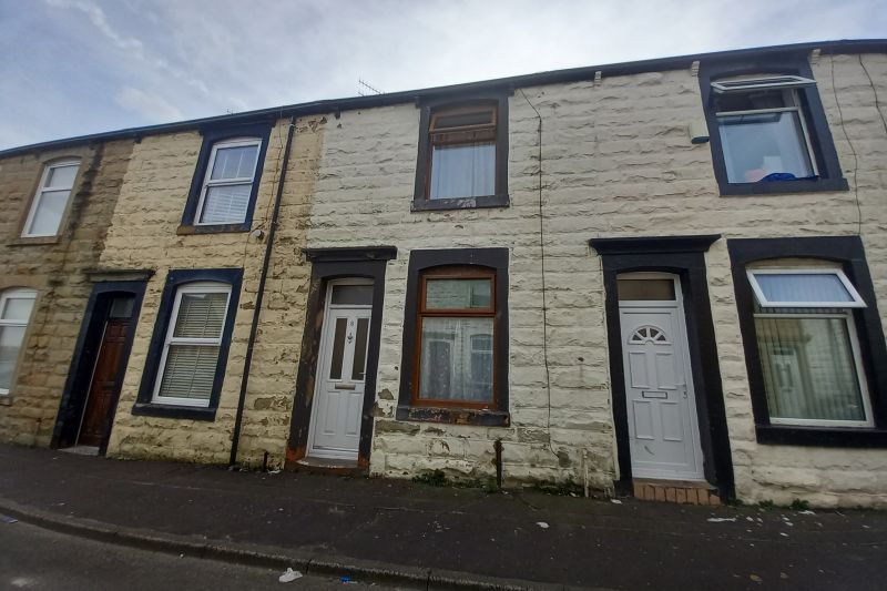 2 bed Terraced House For Auction