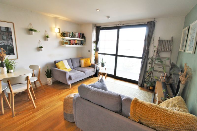 2 bed Flat For Auction