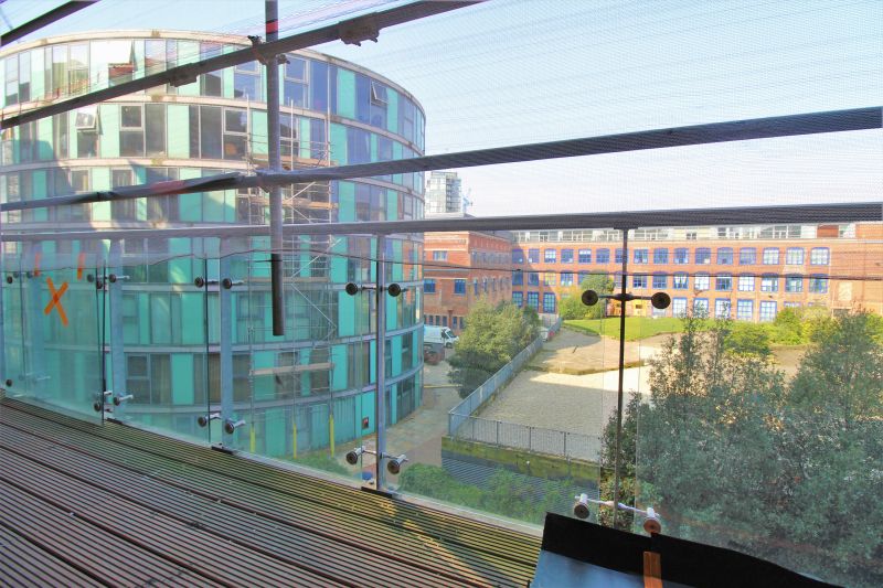 2 bed Flat For Auction