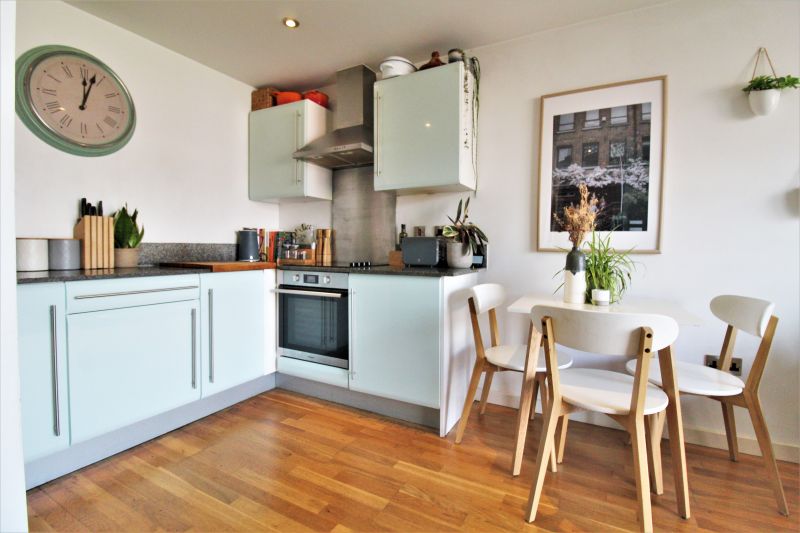 2 bed Flat For Auction