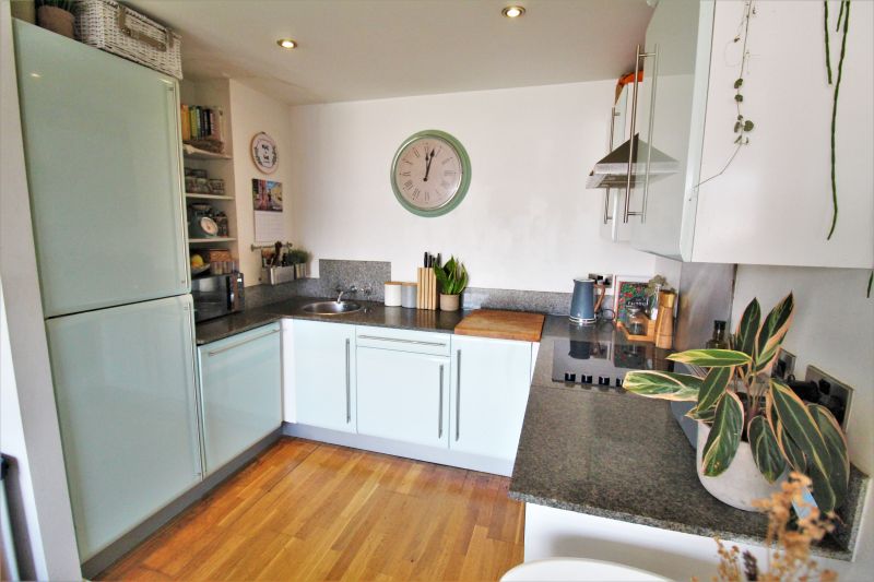 2 bed Flat For Auction