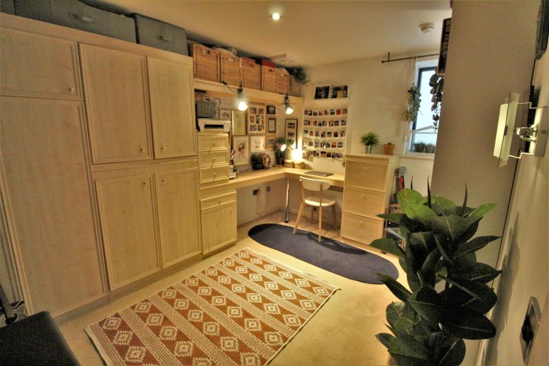2 bed Flat For Auction