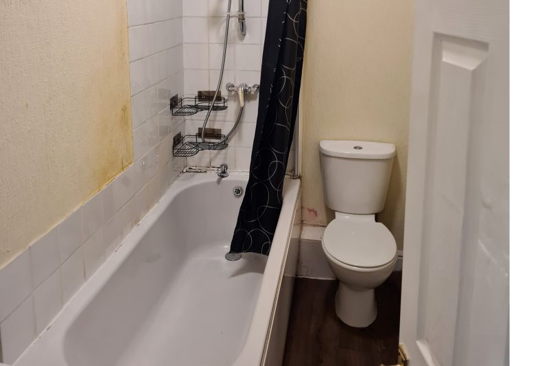 2 bed Terraced House For Auction