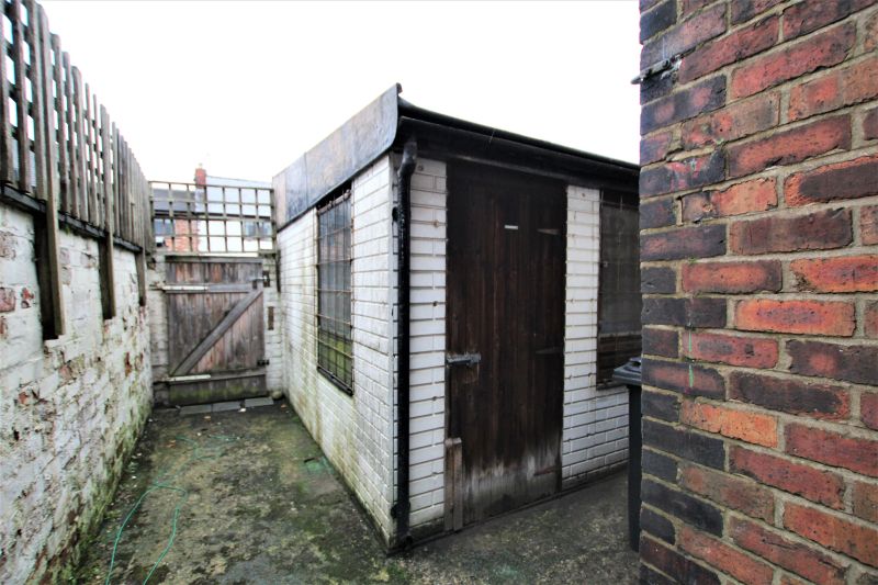 2 bed Terraced House For Auction