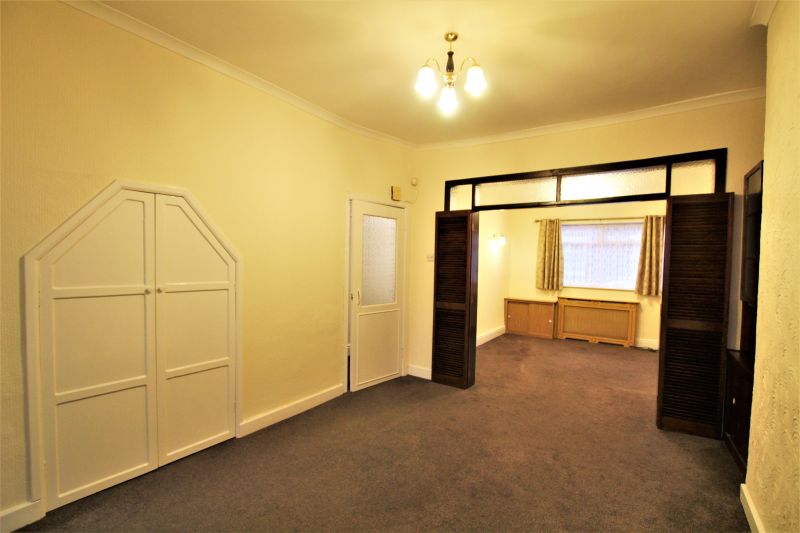2 bed Terraced House For Auction